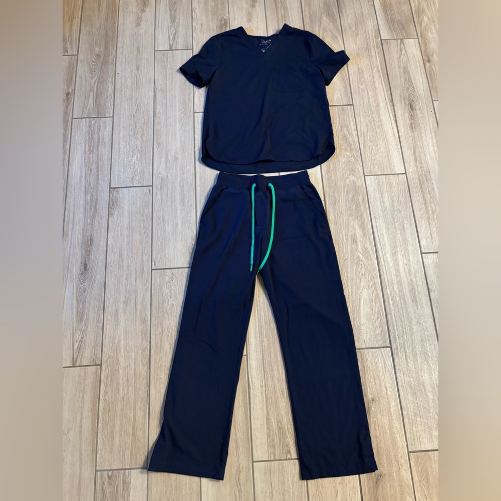 Welles Navy Blue Scrub Set - Everybody Classic V Top and Every Body Classic Pant